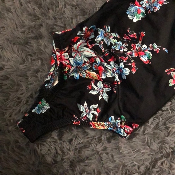 Bikini - Picture 3 of 4